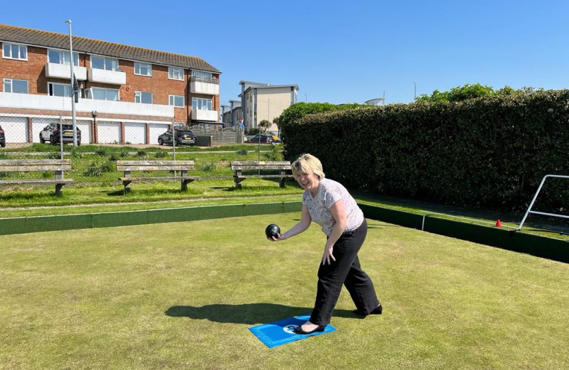 Maria Caulfield, MP for Lewes, joins Newhaven Bowls Club for Open Day